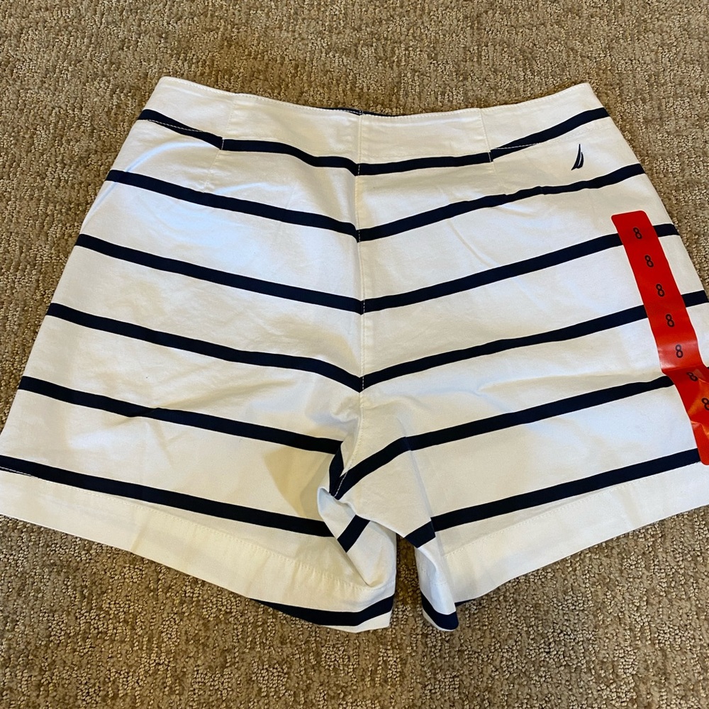 🏝🏝🏝NWT Nautica white and navy shorts